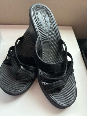 Skechers Women’s Black Strappy Slide Sandals